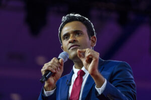 Vivek Ramaswamy speaks with a handheld microphone. Source: AP