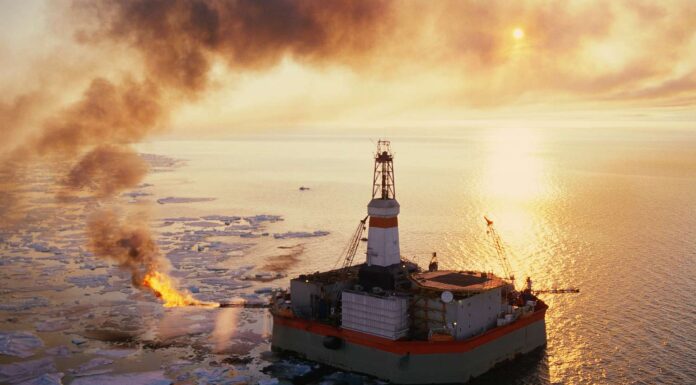 Oil rig near ice floes (Source: Getty Images)